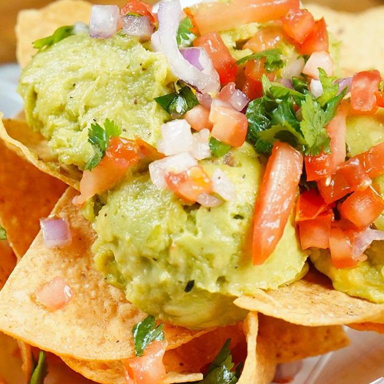 Fresh Guacamole: A Flavorful Mexican Delight
